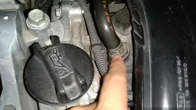 Sale mucho humo blanco por el escape al arrancar el tiida y también gasta aceite el motor, SOLUCIÓN смотреть онлайн