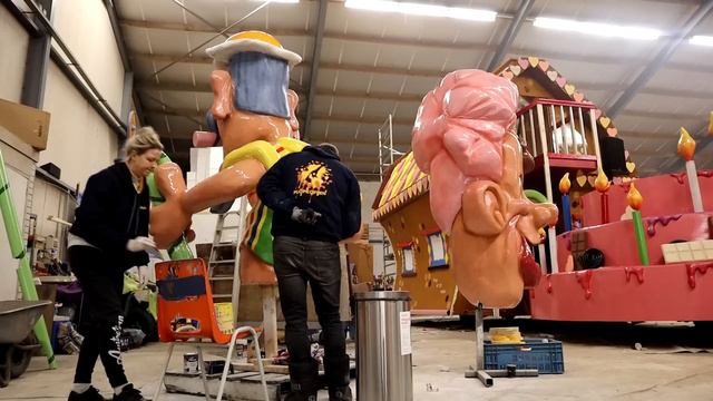 Wat gaat het snel & de carnavalsoptocht in Zwaag! - VLOG #316 смотреть онлайн