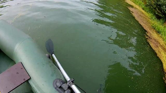 Чуть с лодки не упал когда он клюнул... Рыбалка на спиннинг и кружки осенью 2021. смотреть онлайн