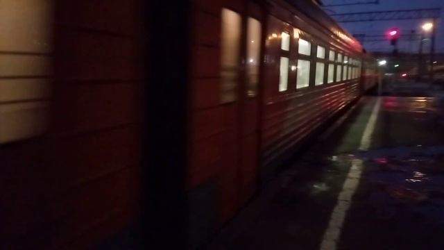 Электропоезд эт2м-133 Сообщением Малукса Обухово Прибывает на конечную Станцию Обухово смотреть онлайн