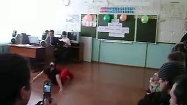 Класс Ильи. Танцевальный номер перед родителями. СОШ №40. Новосибирск. смотреть онлайн