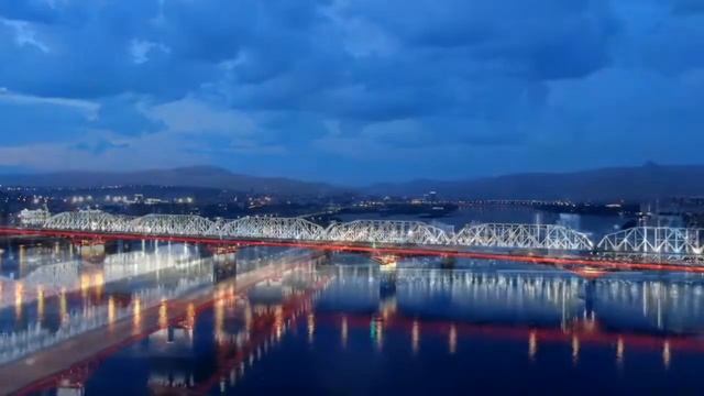 Вечерние огни Красноярска. Николаевский мост / Evening lights of Krasnoyarsk. Hyperlapse. смотреть онлайн