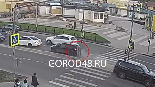 Автомобиль "Лексус" м001мм48 наехал на знак на улице Студеновская смотреть онлайн