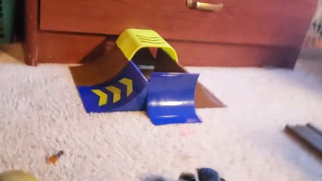 SPIN MASTER CHAMP RAMP FREESTYLE SET FT. SON-UVA DIGGER смотреть онлайн