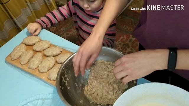 ВЛОГ ✔️ Весь ДЕНЬ КУВЫРКОМ/ Голодные дети/ Одной ПРОБЛЕМОЙ меньше/ Жарю КОТЛЕТЫ//// Семья Стулень