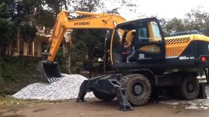 Колесный экскаватор Hyundai R180W-9S