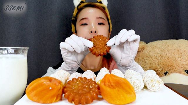 [Mukbang]🐯유과 한과,곶감,약과 먹방😋새해 복 많이 받으세요.💗Korean Traditional Confections KOREAN SWEETS HANGWA ASMR | 쎄 смотреть онлайн