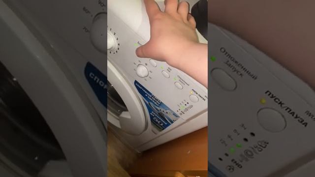 Все индикаторы мигают, кроме двух справа внизу, что это и ка... смотреть онлайн