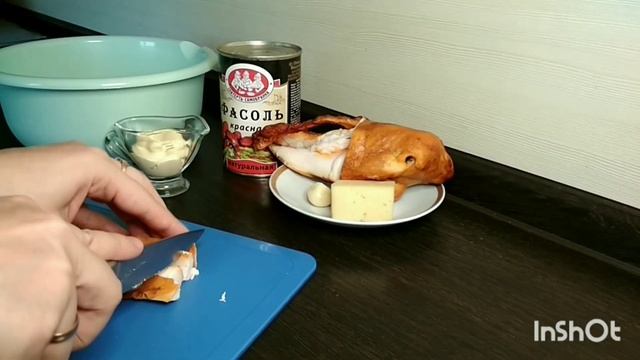 Салат с копчёной курицей и консервированной фасолью смотреть онлайн