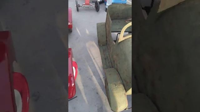 Детство в СССР. Коллекция педальных детских машинок СССР. смотреть онлайн