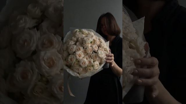 Авторский монобукет из кремовых кустовых роз - Обзор смотреть онлайн