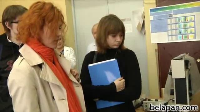 Журналистам показали лаборатории Института порошковой металлургии смотреть онлайн