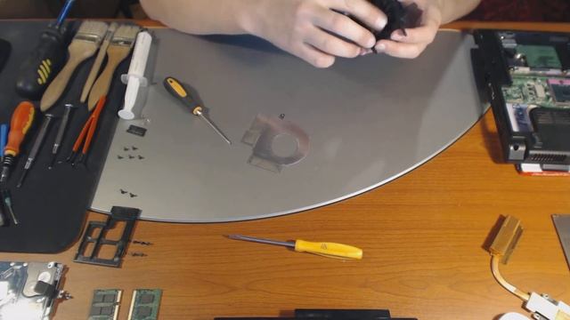 Disassembly Fujitsu Siemens Amilo Li 3710 L3710MREA5RU EF7 смотреть онлайн