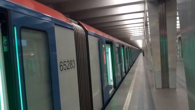 Поезд Москва на станции метро Медведково. смотреть онлайн