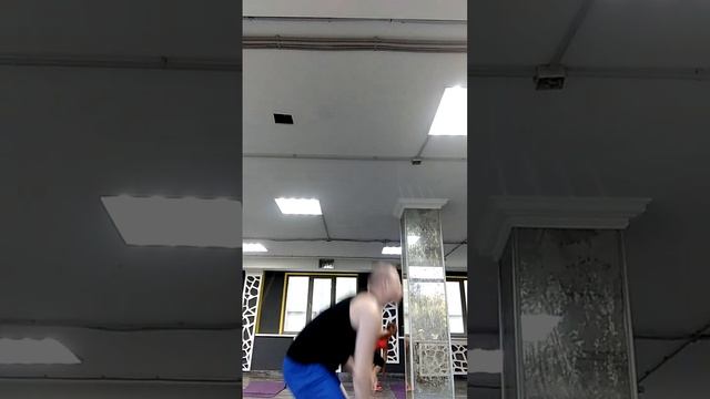 Приседания с касанием рукой пола. Фитнес. Аэробика. Кардио. Сжигание жира. Развитие выносливости смотреть онлайн