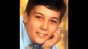 «Санта Лючия», неаполитанская песня. Исполняет Робертино Лорети (дискант).