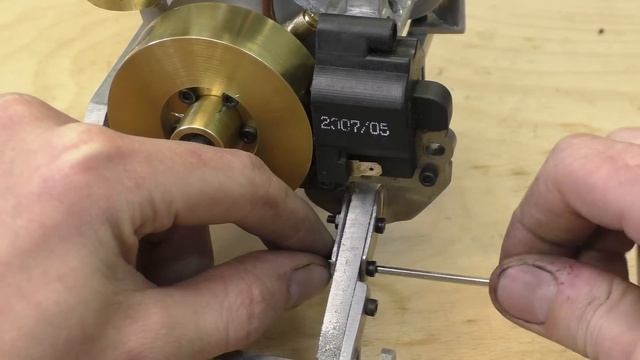 Четырехтактный двигатель своими руками: СБОРКА / ЗАПУСК Homemade four stroke engine: engine startin смотреть онлайн