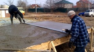 Заливка теплой плиты на винтовых сваях под жилой дом размером 9х8м