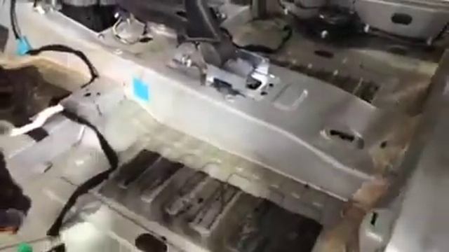 Было бы странным увидеть обилие шумоизоляции в Рено Дастер, который не является премиальным авто смотреть онлайн