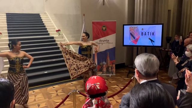 “Batik” dance in Moscow_Танец «Батик» на выставке индонезийского батика в Москве смотреть онлайн