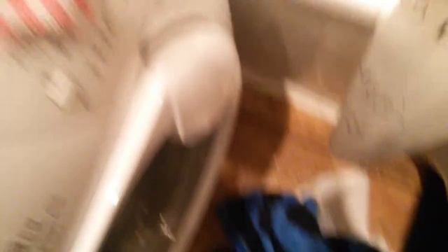 Как быстро постирать одежду и себя?? смотреть онлайн