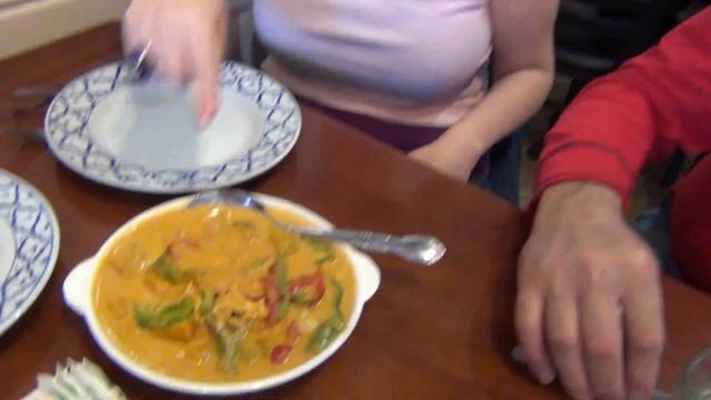 США 879: Тайский ресторан в даунтауне Санта Круз. На голодный желудок смортится даже лучше.