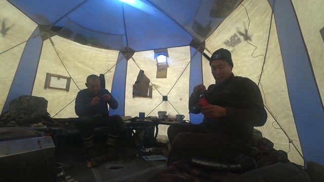 РЫБАЛКА ПЕРВЫЙ ЛЕД 2021-2022 С БЛОГЕРАМИ В ЯКУТИИ ЖИГАНСК 1 СЕРИЯ смотреть онлайн