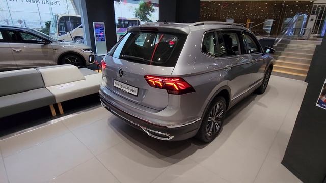 Volkswagen Tiguan Allspace 1.5 TSI Life (2023) - 4K Exterior, Interior | Watch Car 睇車 смотреть онлайн