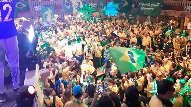 Предматчевая разминка в ресторане "Альпенхаус". Сборная Бразилии и ее болельщики :) смотреть онлайн