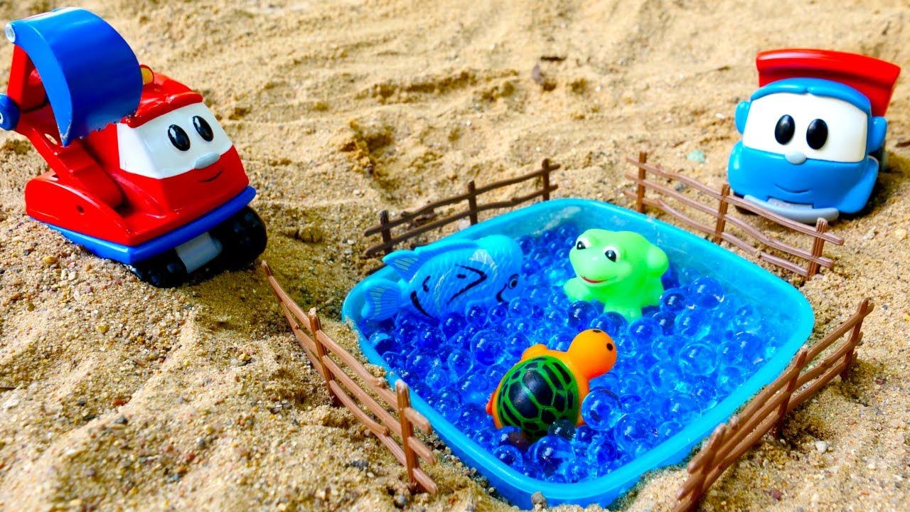 Грузовичок Лёва строит пруд в песочнице! Видео для детей про игры с песком смотреть онлайн
