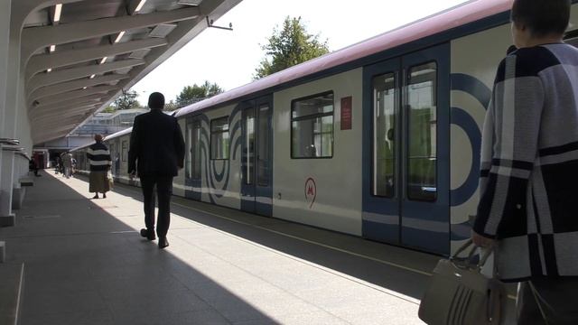 Метро Фили, метропоезд "Москва" смотреть онлайн