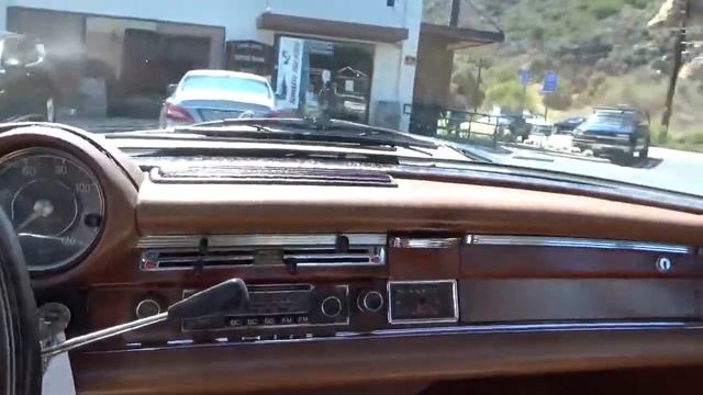 1968 Mercedes 280SE Coupe test drive at Laguna Classic Cars, Laguna Beach, Ca смотреть онлайн