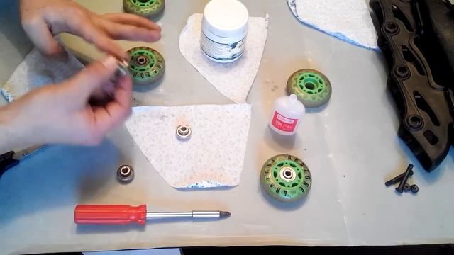 Очистка и смазка подшипников в роликовых коньках.Roller skates смотреть онлайн