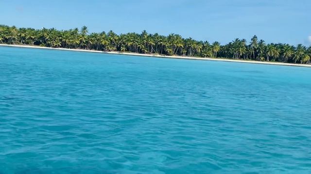 9.  Пиратский катамаран увозит нас. Прощай Сална