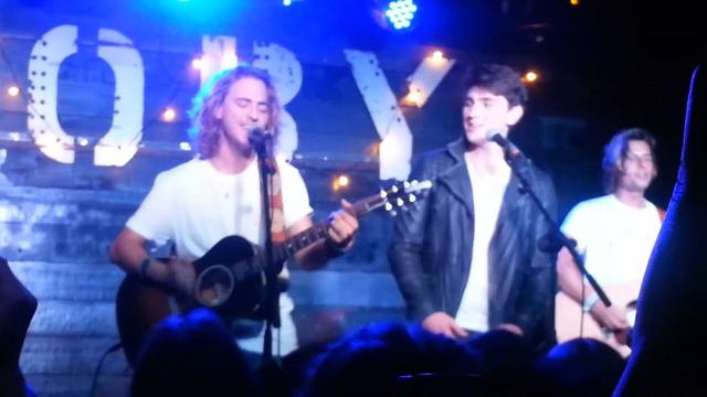Brendan Murray and Manel Navarro - Castle on the hill - Ed Sheeran cover - live in Madrid 09/06/201 смотреть онлайн