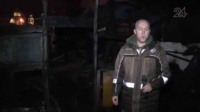 Ночью на ул. Межевой сгорел заброшенный дом смотреть онлайн