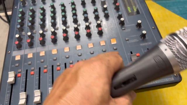 Mixer bãi yamaha mg124cx có effects cho lời ca tiếng nhạc rất ấp áp смотреть онлайн