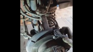 Замена передних амортизаторов на Ниве