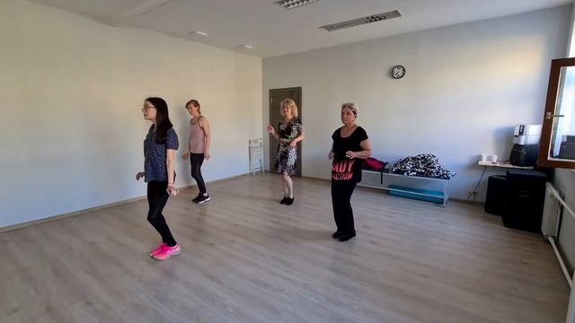 Бачата, связка из движений. Школа танцев "Мир танца" на Маяковке в Москве. смотреть онлайн