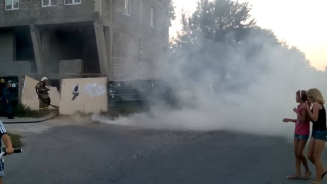 В Анапе опять загорелась заброшенная стройка смотреть онлайн