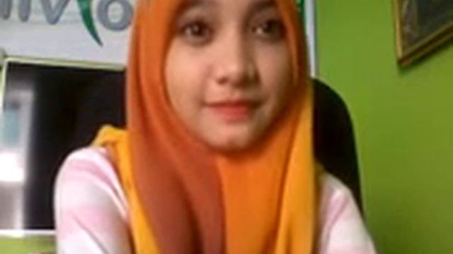 Jilbab Manis Nyanyi Lagu Iklim