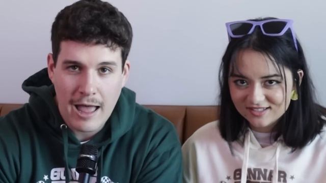 Roasting Your Dating Profiles (w/ Gabi Belle) смотреть онлайн