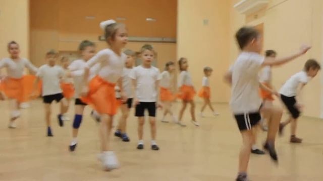 Так мы готовились к флеш-мобу ,посв. нашим Мамочкам или РОМИК ЖЖЁТ смотреть онлайн