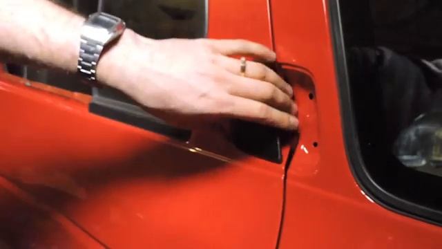 Собираем заднюю дверь Nissan Terrano 2.7 смотреть онлайн