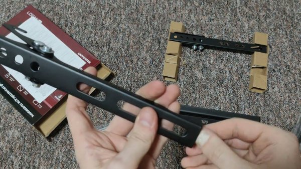 Настенный кронштейн для телевизора Logan inc. Universe 2 с функцией наклона 115182.