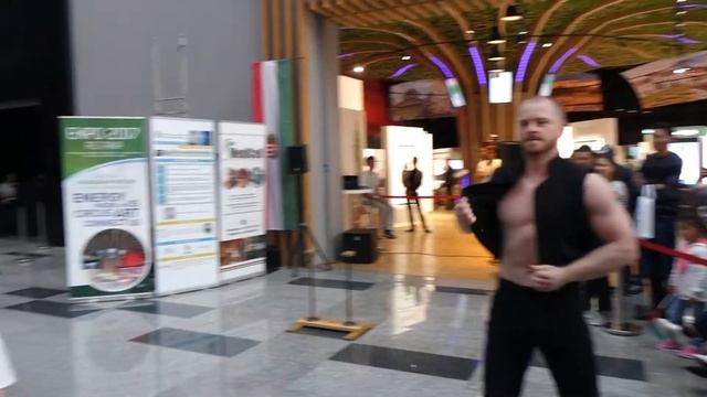 00009 EXPO ЭКСПО 2017 АКРОБАТЫ ИЗ БУДАПЕШТА У ПАВИЛЬОНА БРИТАНИИ and The МИККИ смотреть онлайн