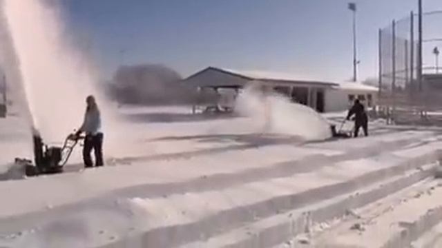 Снегоуборщик какой купить одно или двухступенчатый смотреть онлайн