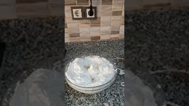 ?Приготовление БЗК (белково заварной крем) и ?розы из БЗК☘️? от @vse_protort смотреть онлайн