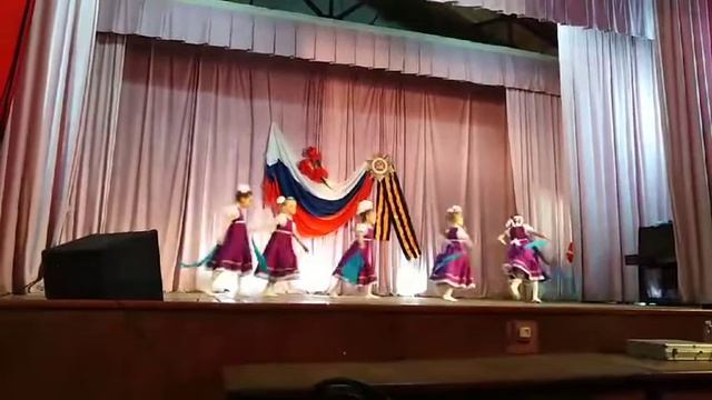 танец "Синий платочек' Выступление в ДК "Дружба", ДК "Октябрьский"(1) смотреть онлайн