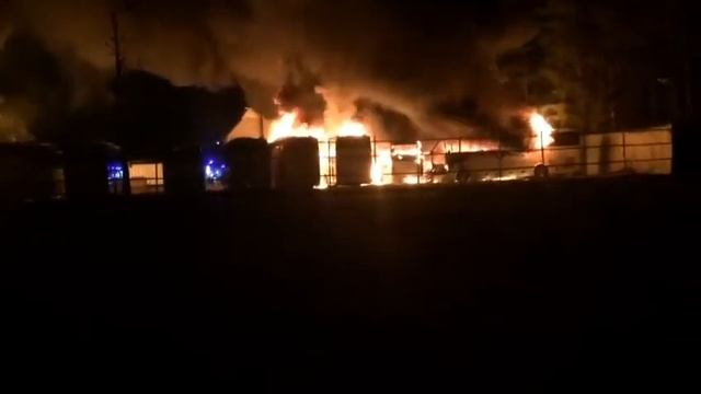 Пожар в Щербинке. Стоянка автобусов. 4мая 2018. смотреть онлайн